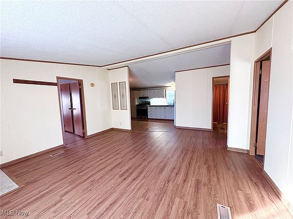 4th image of 60 Flamingo Ave
