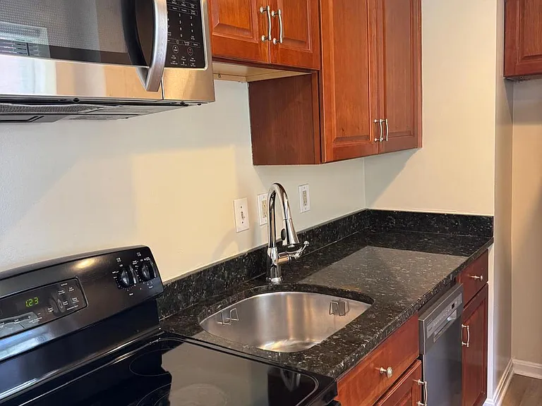 1720 Queens Ln #3172 — Photo 9