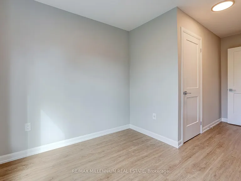 708 Woolwich St — Photo 28