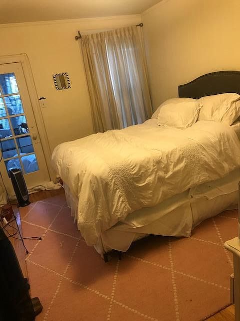 2nd image of 1206 W Roscoe St APT 1E