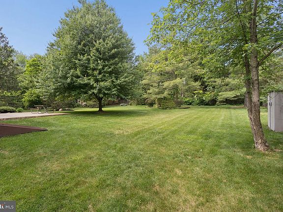 4th image of 1297 Quarry Commons Dr