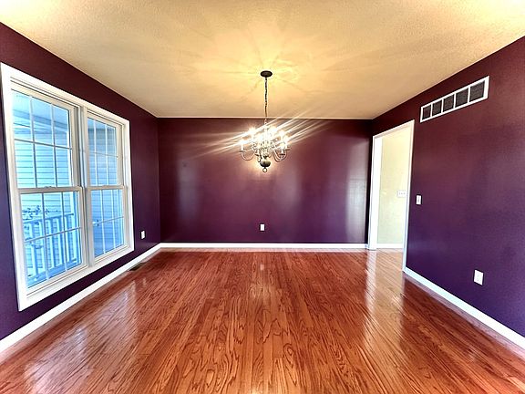 4th image of 1702 Meadow View Dr