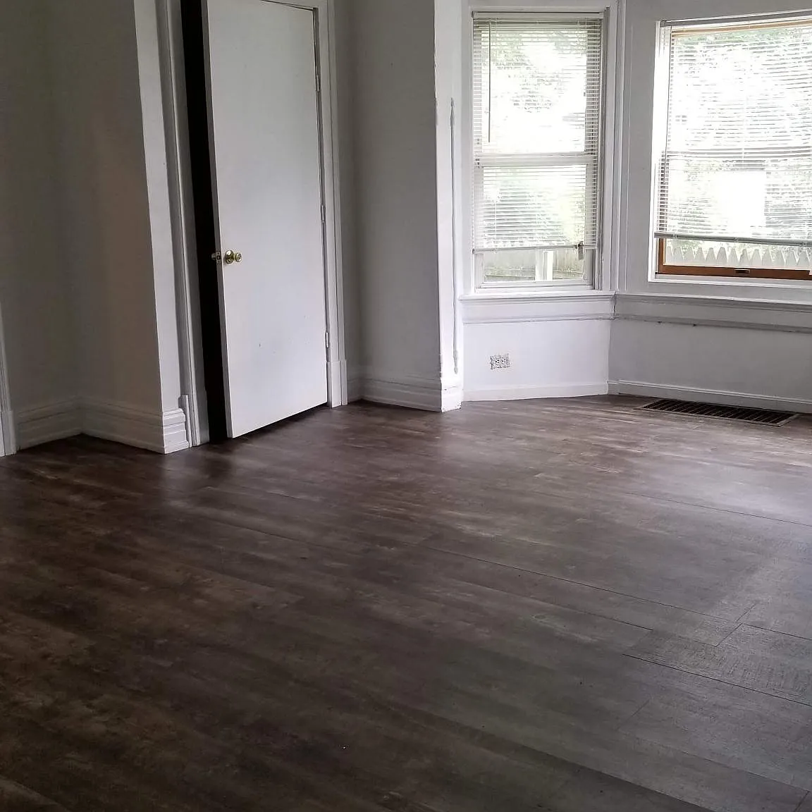 7 bed, 3454 sqft, $3,290 — Photo 3
