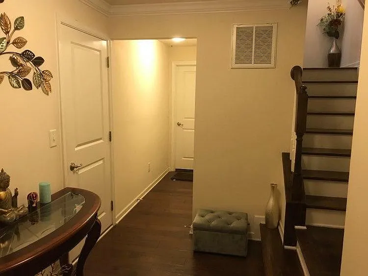 808 Suffield Way — Photo 5
