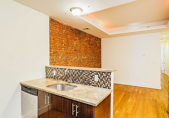 3rd image of 299 Throop Ave APT 1