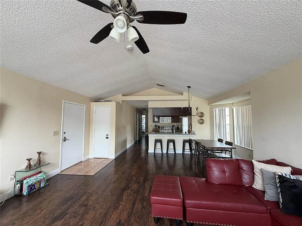 3 bed, 2.0 bath, 1350 sqft, $1,750 — Photo 4