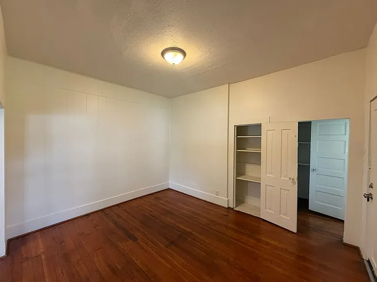 2519 Baker- 5 Unit — Photo 10