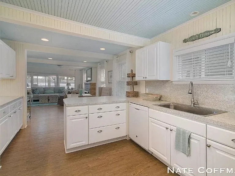 6894 Farrell Dr NE — Photo 8