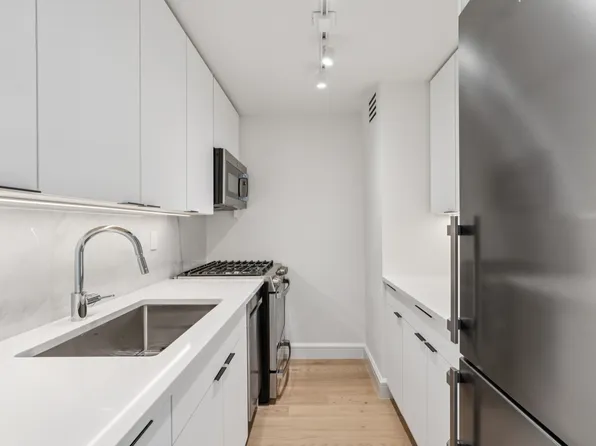 170 West End Avenue 25F image 3 of 5