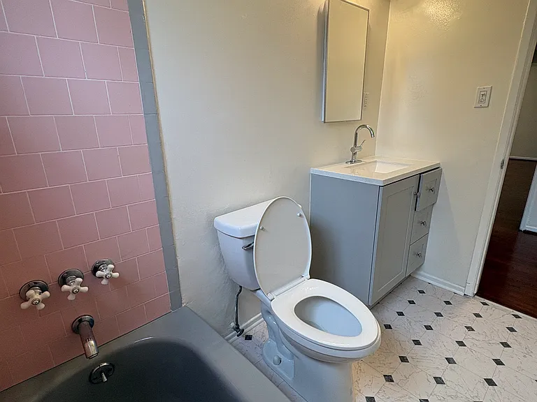 7719 Hampton Ave #17 — Photo 5