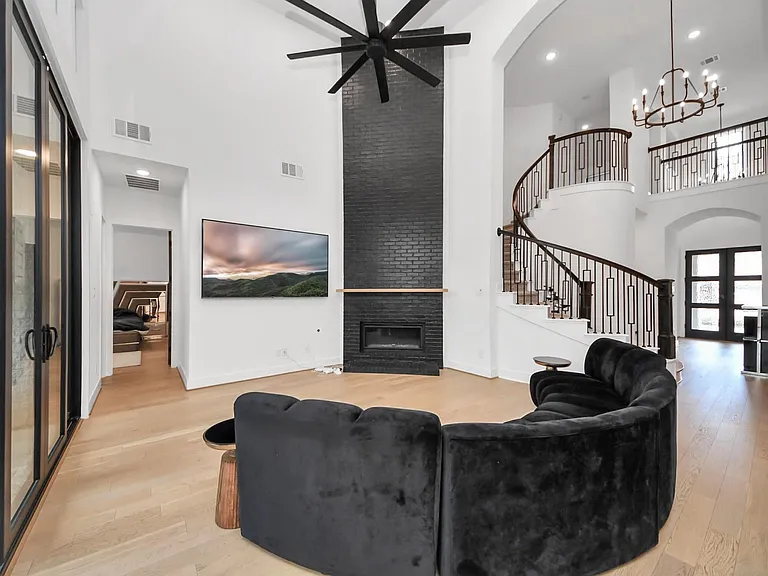 8906 Iron Forge Rd — Photo 3