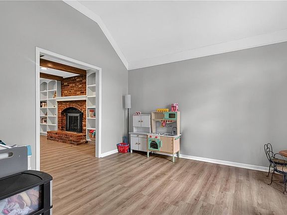 5th image of 9410 Hall Dr