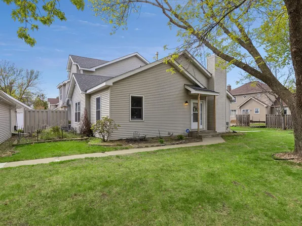 10270 Arrowwood Dr, Eden Prairie, MN 55347