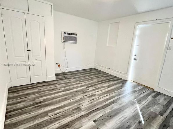 1648 NE 172nd St UNIT 2