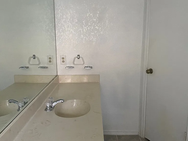 2110 Cascade Dr — Photo 9