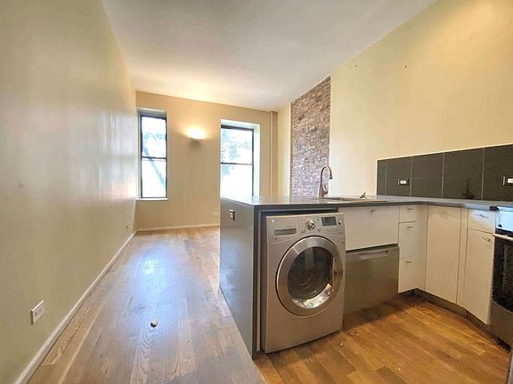 3rd image of 410 W 36th St #1EF