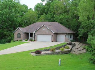 2004 Elmcrest Dr, Marshalltown, IA 50158