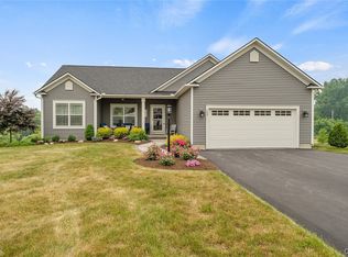 102 Aqueduct Hill Dr, Camillus, NY 13031