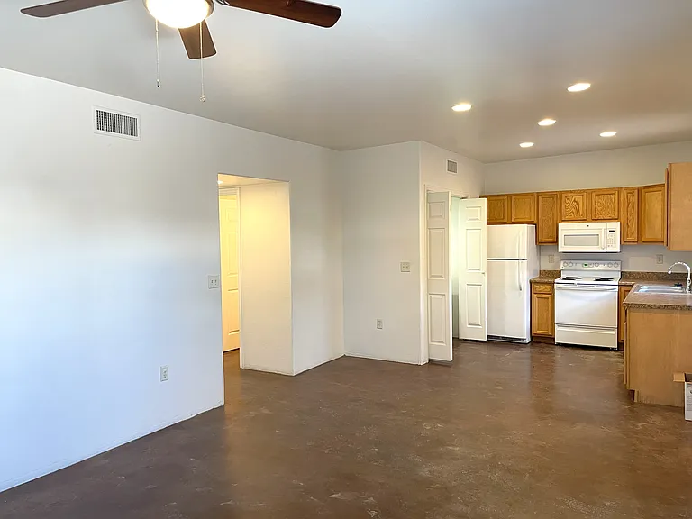 1307 W Saint Clair St #2 — Photo 9