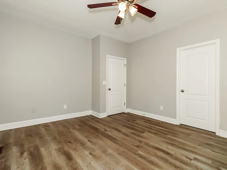 4048 Golfview Ct — Photo 8