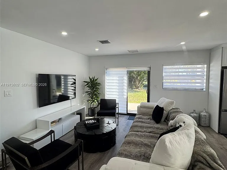 12534 SW 27th St — Photo 4