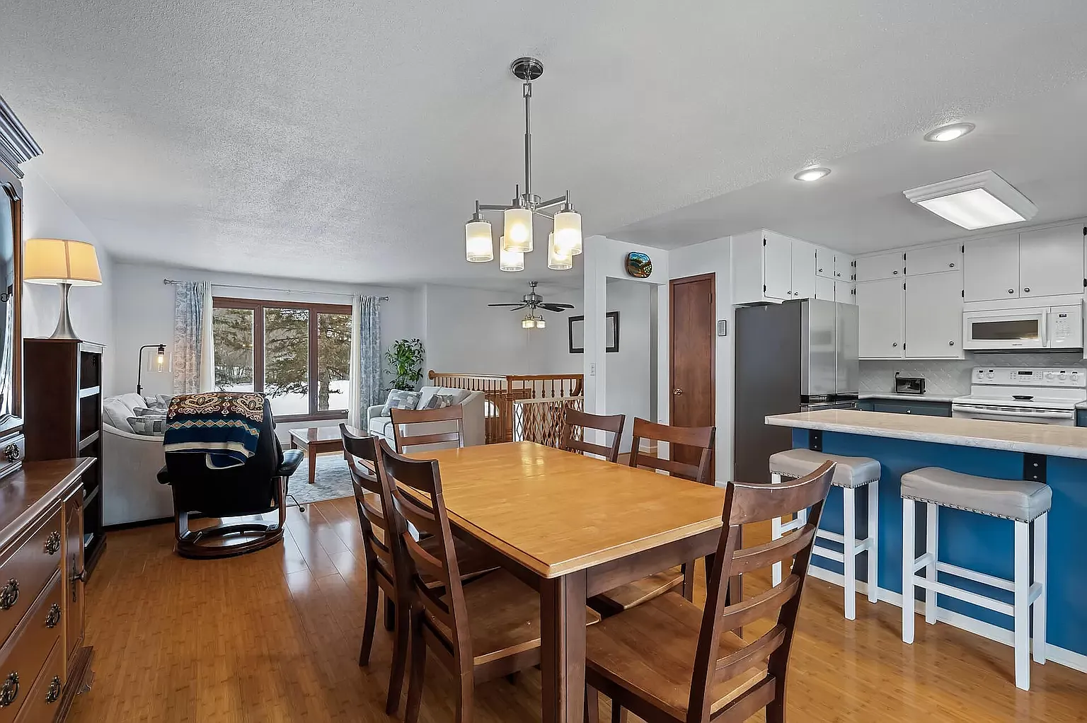 4 bed, 2038 sqft, $2,225 — Photo 2