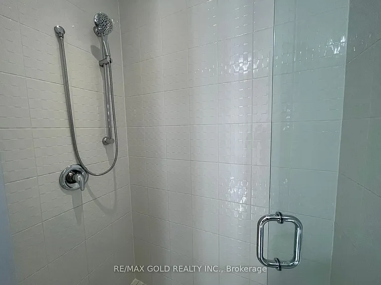 537 Veterans Dr — Photo 12