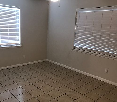 5th image of 5528 Randell Ave