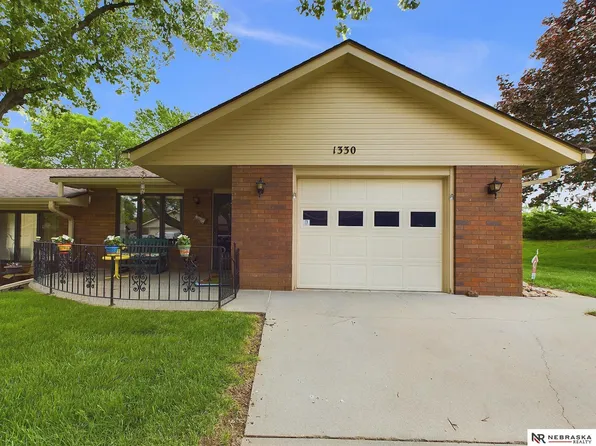 1330 Silver Ridge Rd #50, Lincoln, NE 68510