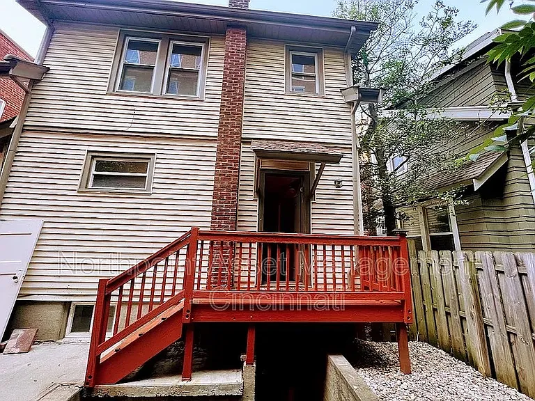 3646 Besuden Ct — Photo 11