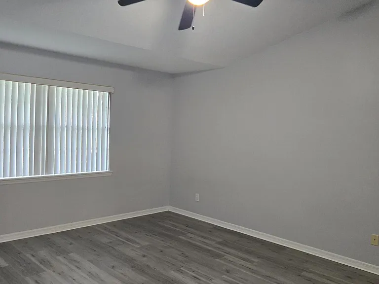 292 Carmel Dr — Photo 18