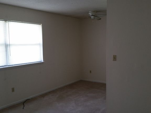 4th image of 722 Demaret Dr APT A