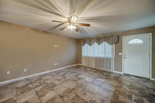 3301 W Loma Ln #4 Photo 1
