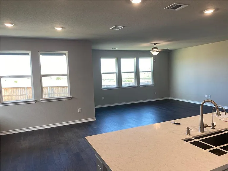 670 Pepperbark Loop — Photo 7