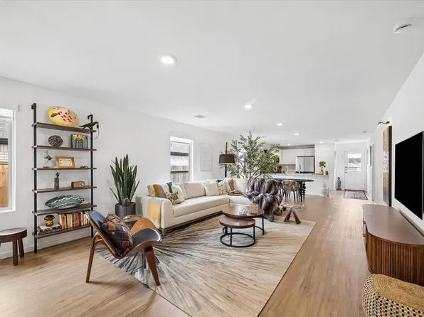 716 Autumn Cherry Trl, Magnolia, TX 77354