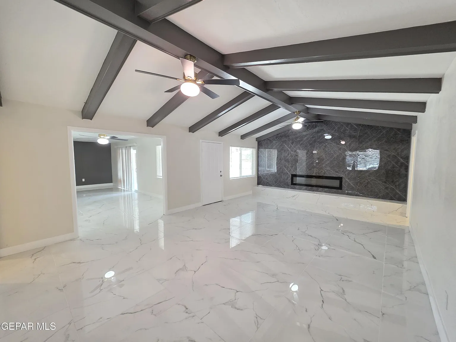 3 bed, 3.0 bath, 2260 sqft, $2,100 — Photo 4