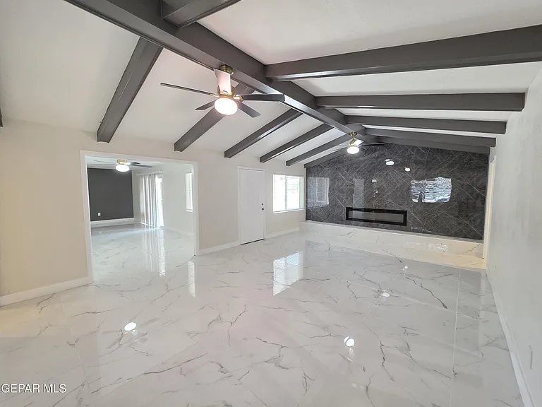 302 Quincy Ave — Photo 4