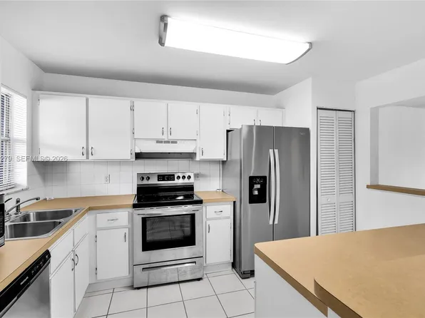 8513 Old Country Mnr APT 415, Fort Lauderdale, FL 33328