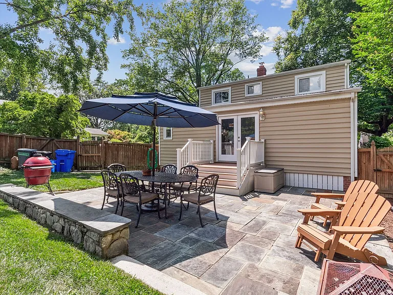 9909 Gardiner Ave — Photo 24