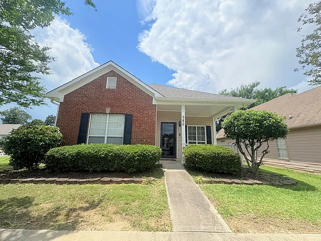 986 Savannah Ln — Photo 2