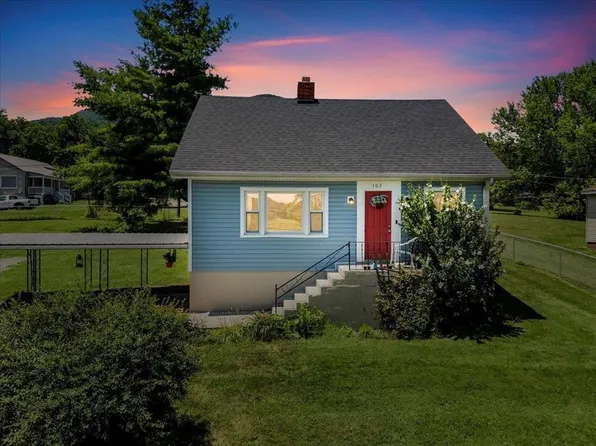103 Hill St, Pearisburg, VA 24134
