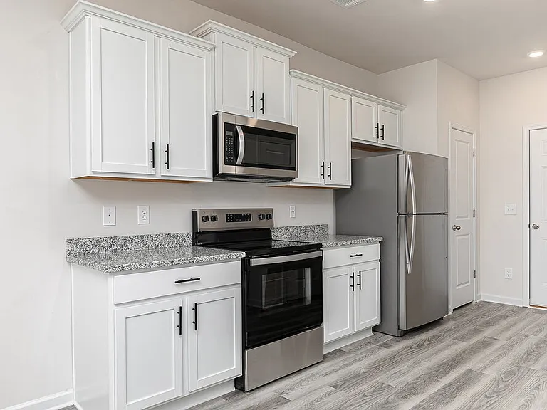 664 Mackenzie Cv — Photo 10