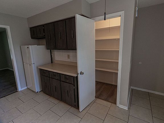 4th image of 2904 Leeway Dr APT B