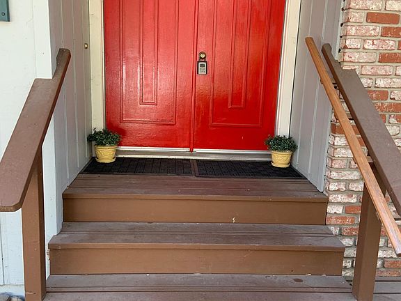 2nd image of 827 Pedro Ave #827