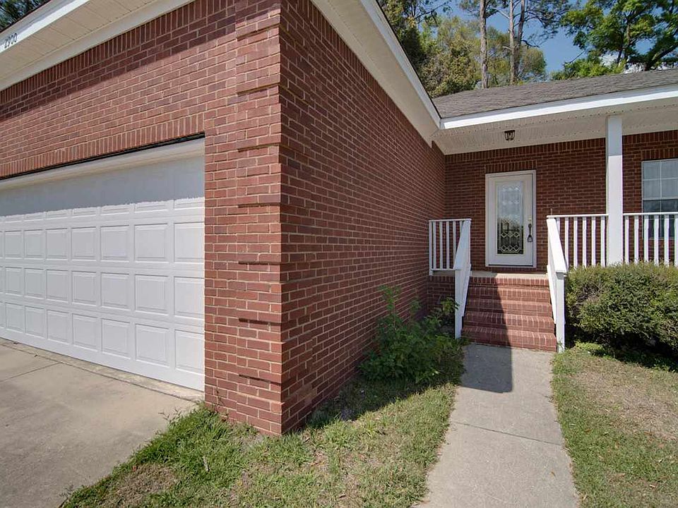 2nd image of 2900 Briar Ct