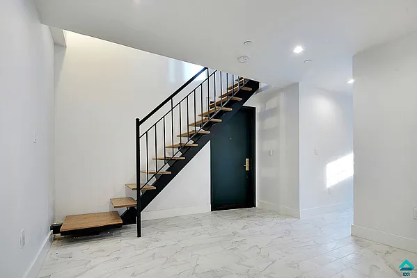 Rented by EXR | media 14