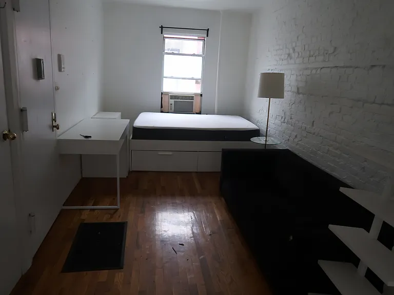 12 Stagg St #2B — Photo 2