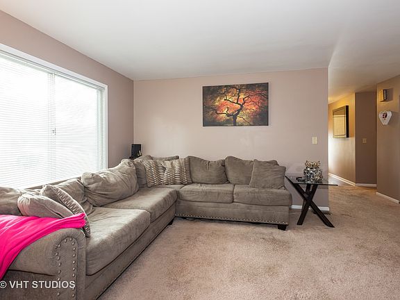2nd image of 29W750 Hurlingham Dr