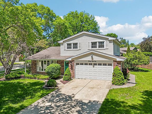 2nd image of 3051 N Huntington Dr