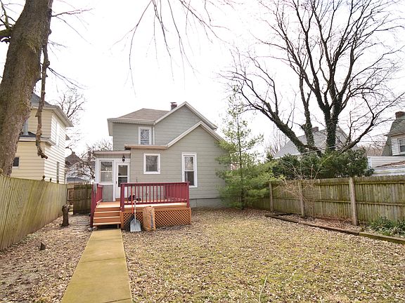 3rd image of 407 W Armstrong Ave